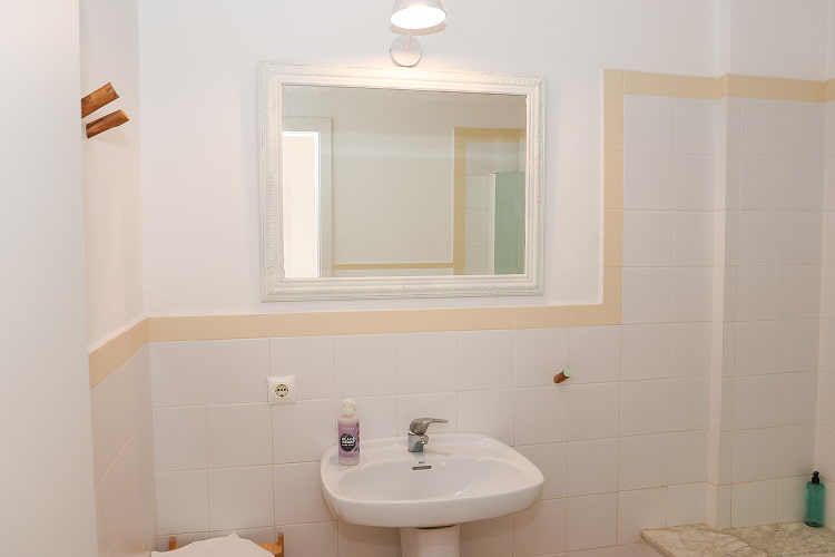Full bathroom 1 bedroom apartment Bathroom with Nuramar single-basin sink