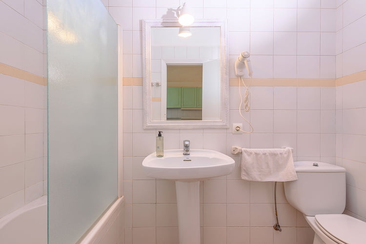 Apartment - Bathroom Bathroom with bathtub and hairdryer