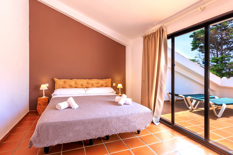 Apartment - Bedroom Double bedroom with exit to the terrace