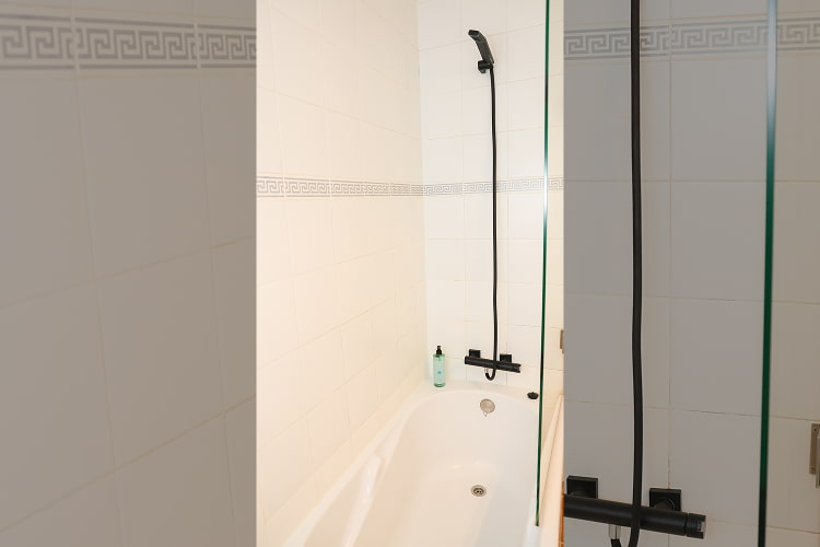 Bathroom with Nuramar duplex bathtub Bathroom with Nuramar duplex bathtub