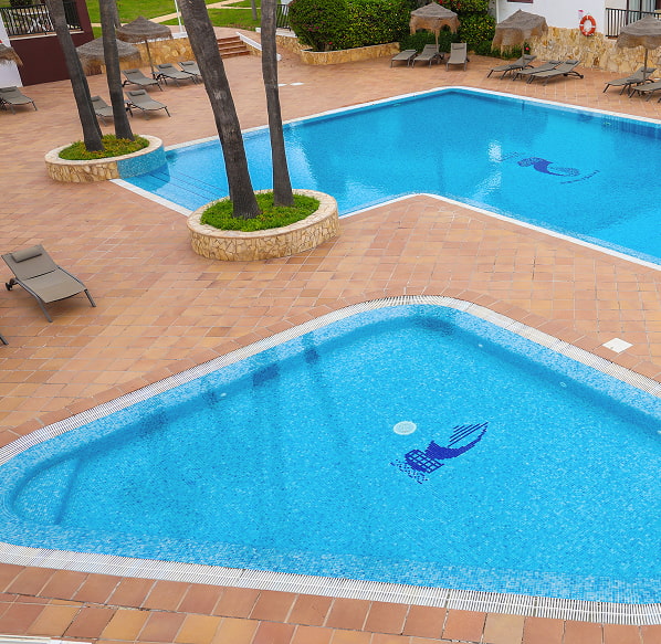 Swimming pools for the whole family Nuramar General plan of the 2 swimming pools of the aparthotel