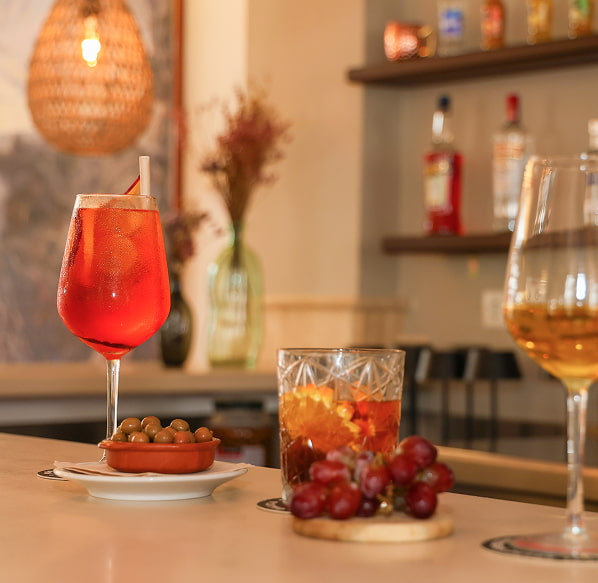 Pool Bar & Snack Nuramar Nuramar bar with cocktails