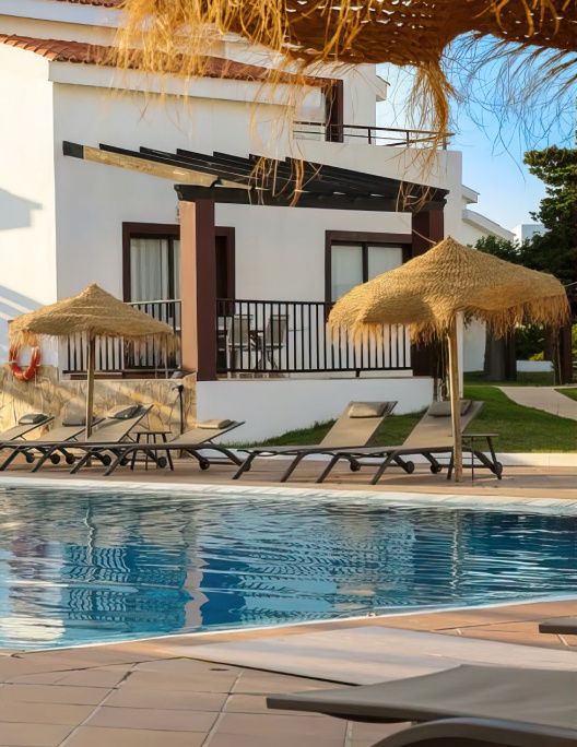 Apartahotel en Cala en Bosc Apartahotel en Cala en Bosc con piscina